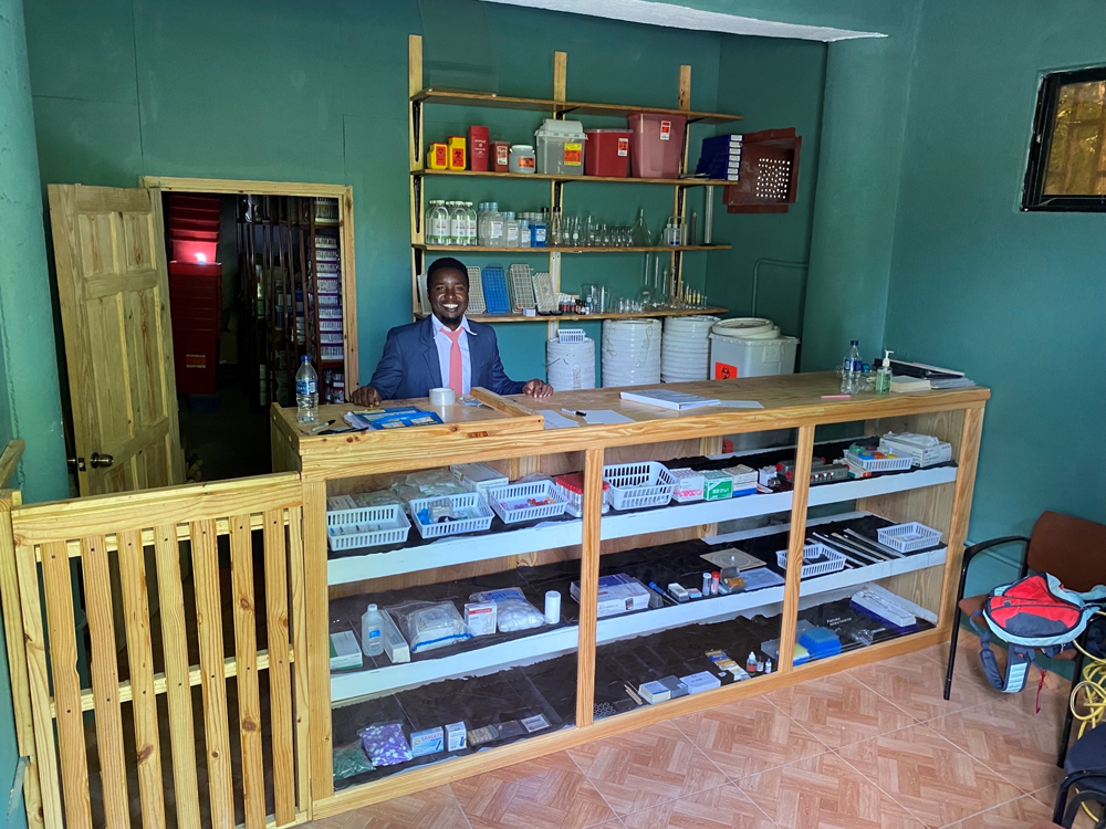 Elio in Labsco Showroom